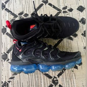 BARELY WORN Nike Vapormax Plus
Black Red Blue
Size 9